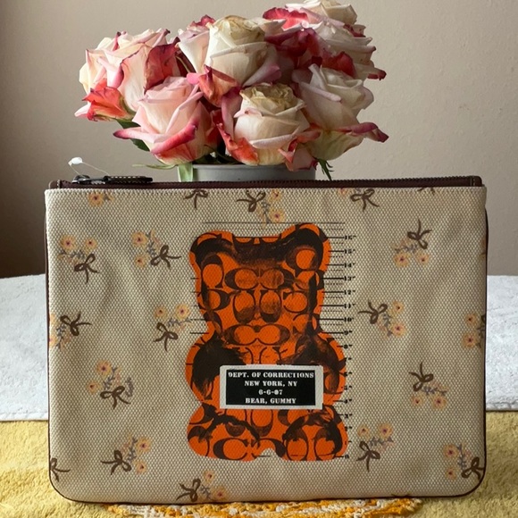 🐻 COACH WRISTLET 30 WITH VANDAL GUMMY 🐻 NWT 🐻 - Picture 6 of 16